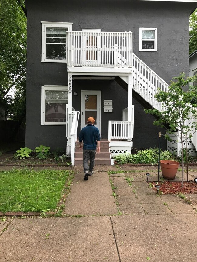 Building Photo - NE Duplex For Rent