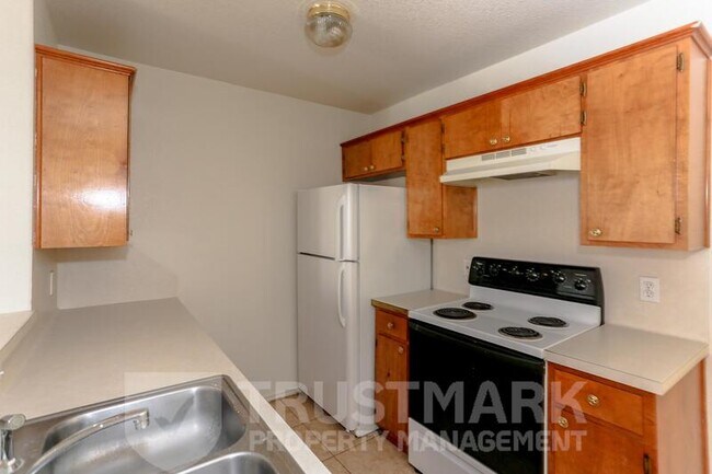 Building Photo - 700 S Amy Ln