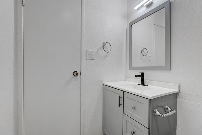 Building Photo - 5396 S Swenson St