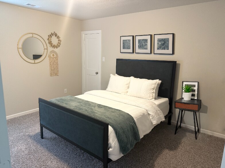 Building Photo - 224 Golden Shiner Dr