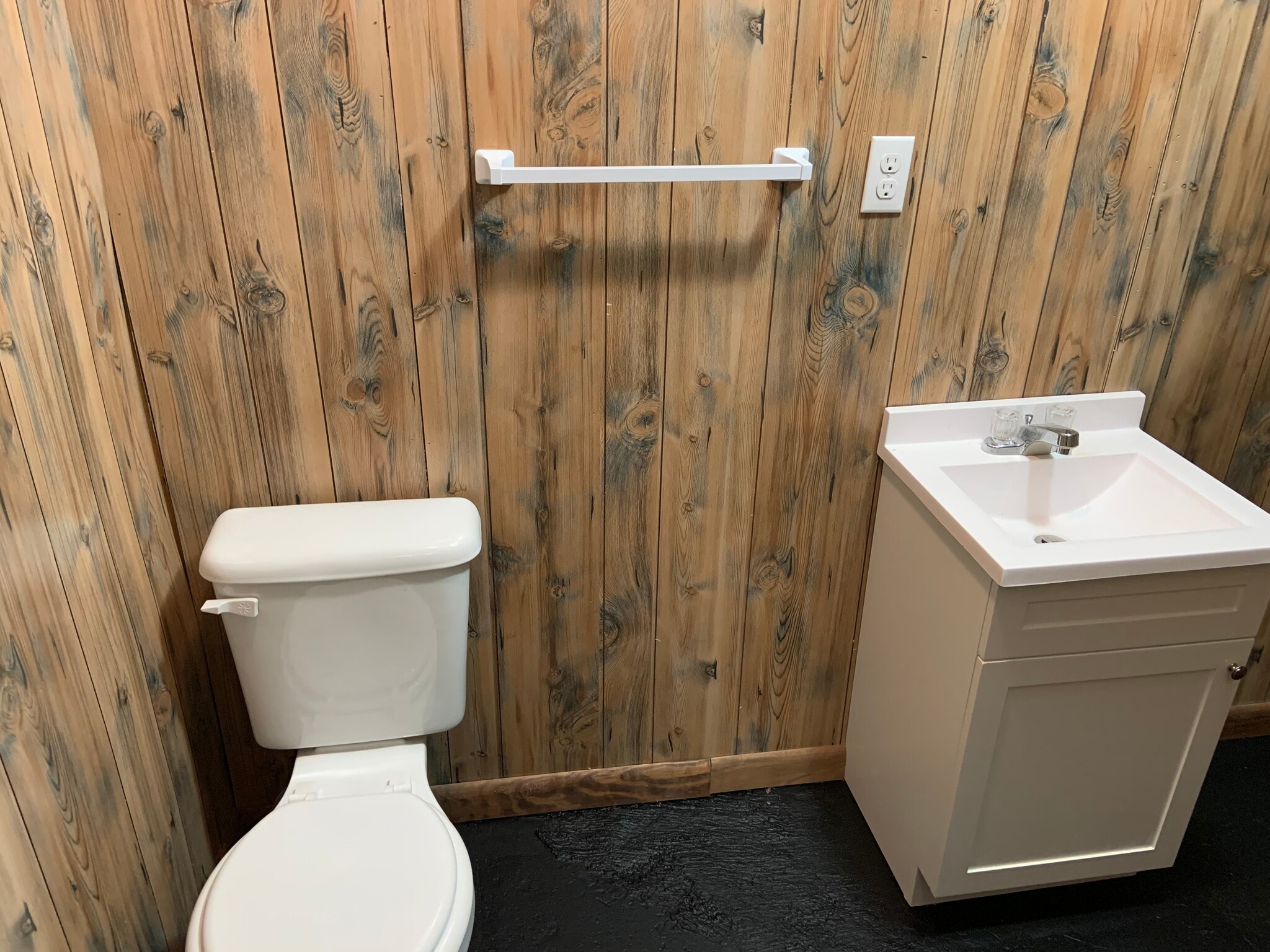 Building Photo - 614 N 13th Ave