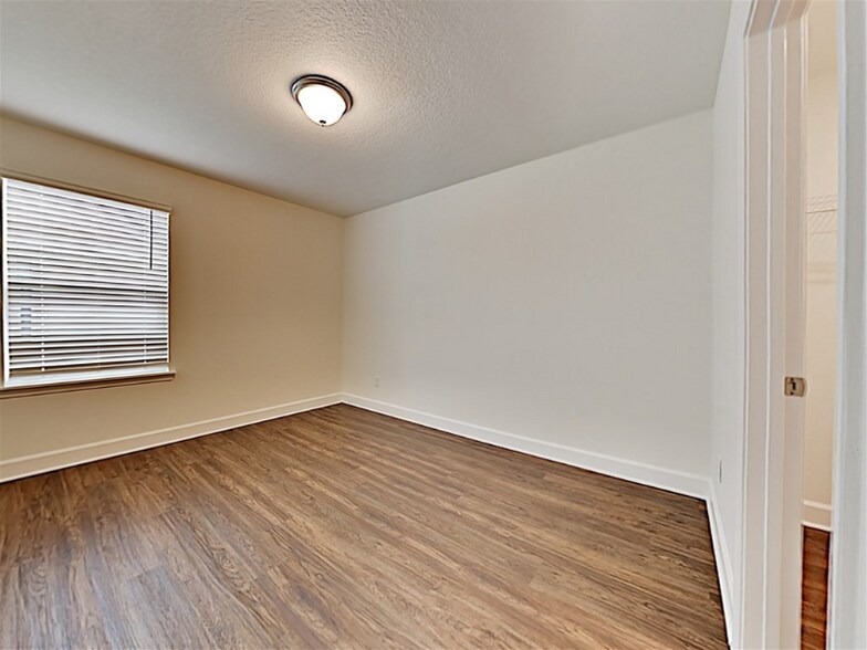 Building Photo - 5687 Hampton Creek Rd