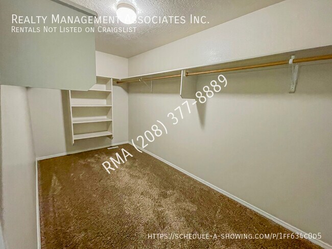 Building Photo - 5118 Lathrop Pl