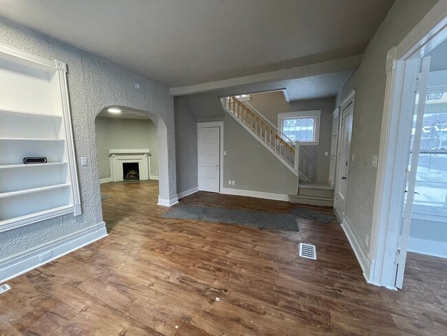 Building Photo - Four Bedroom Home