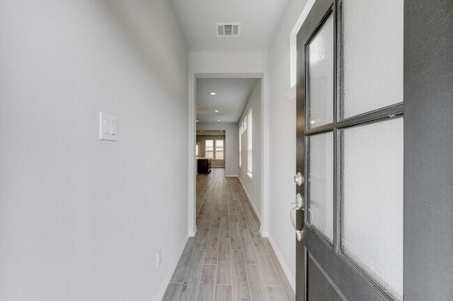 Building Photo - 1229 Red Hills Dr