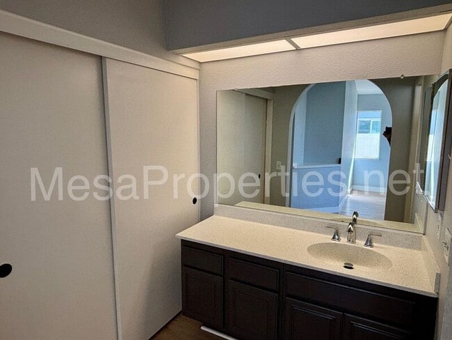 Building Photo - 1012 Alpine Ct