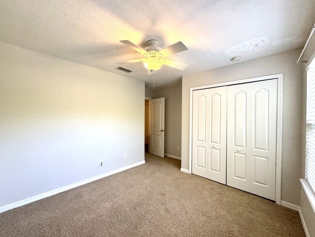 Building Photo - 13221 Silver Strand Falls Dr