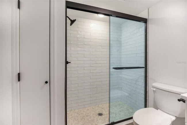 Building Photo - 4570 Overlook Dr NE