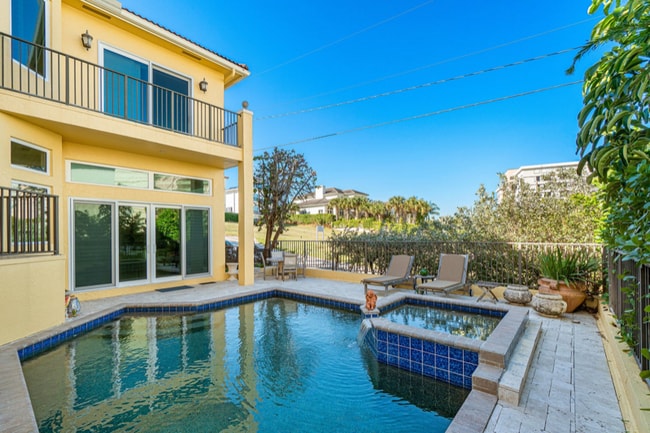 Building Photo - 450 Surfside Ln