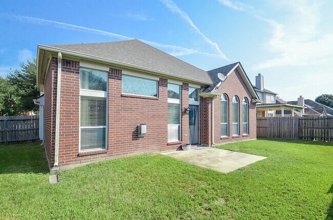 Building Photo - 3050 Providence Oak St