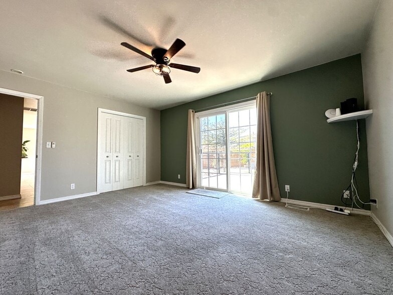Building Photo - 604 Village Ct