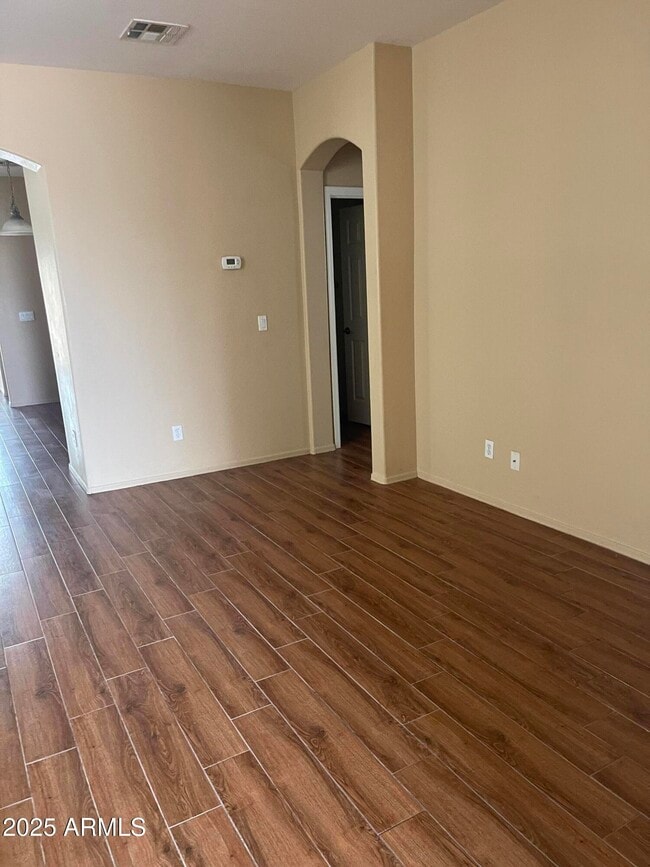 Building Photo - 1397 E Arrowhead Trail