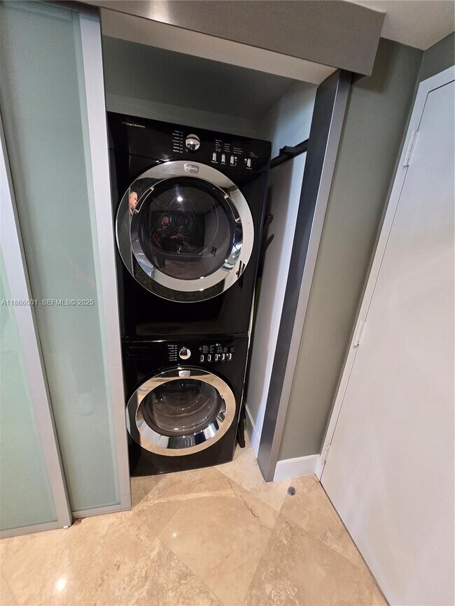 Building Photo - 11113 Biscayne Blvd