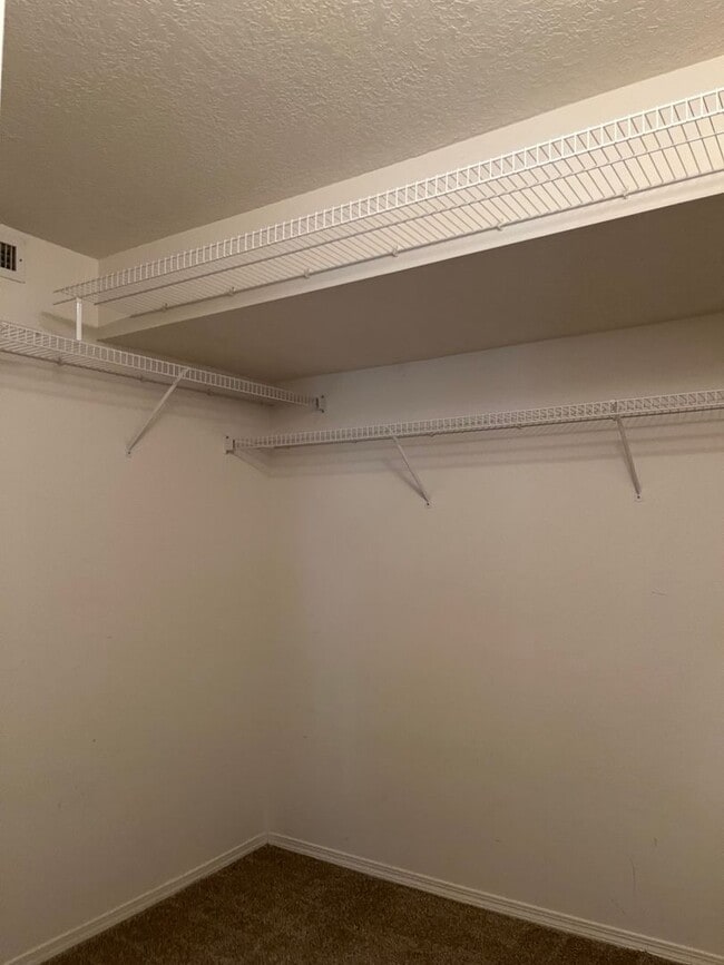 Building Photo - Fabulous 3 Bedroom Rental
