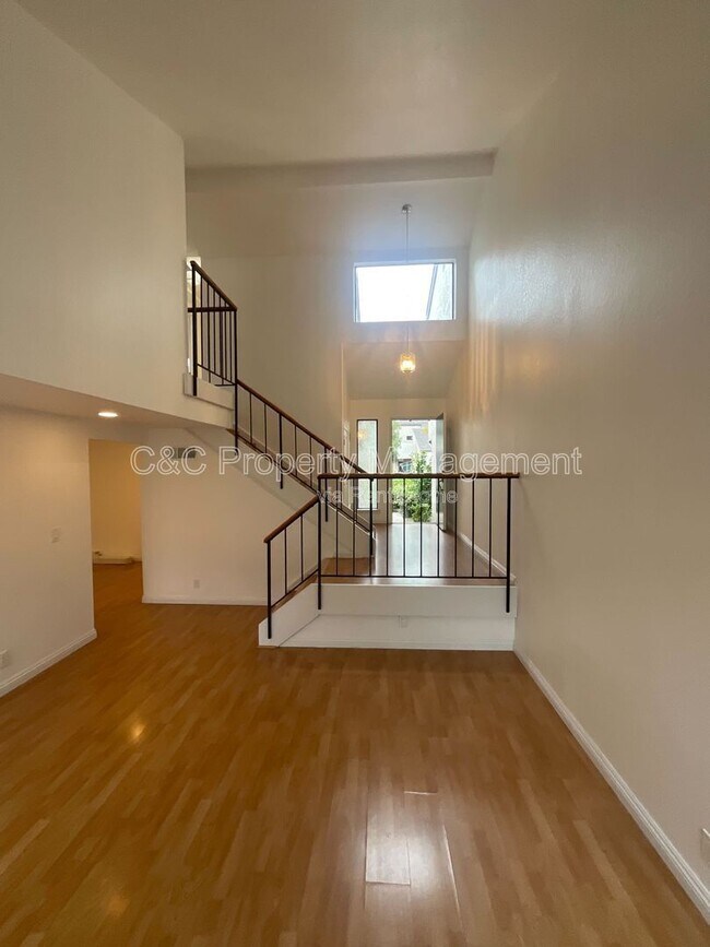 Building Photo - 6628 Wildwood Ct