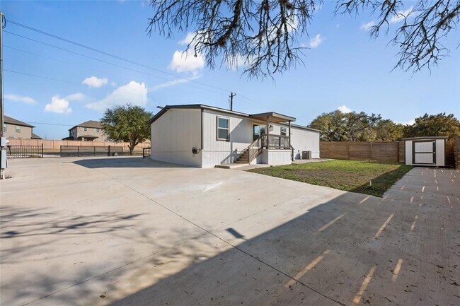 Building Photo - 624 S Old Stagecoach Rd