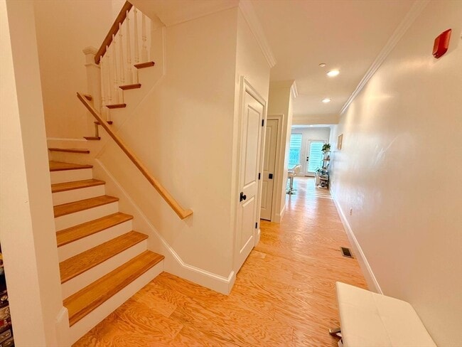 Building Photo - 7 Lily Pond Ln