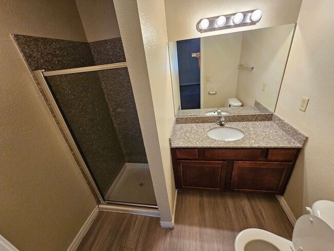 Building Photo - 2 Bedroom Condo located at Bella Vita!!