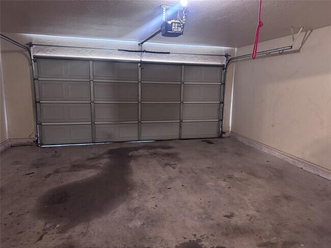 Building Photo - 9605 SW 16th St