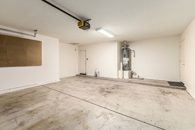 Building Photo - 9438 W Monroe St