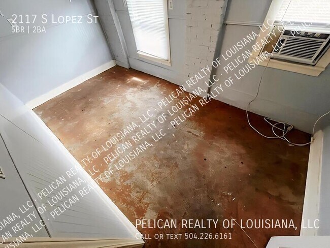 Building Photo - 2117 S Lopez St