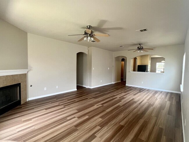 Building Photo - 141 Poplarwood Dr