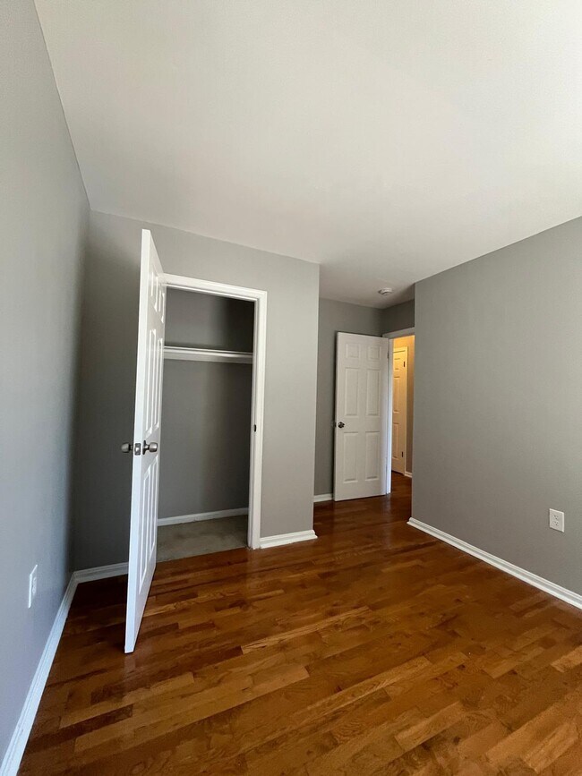 Building Photo - 4674 Mews Dr