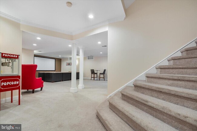 Building Photo - 1710 Stone Ivy Pl