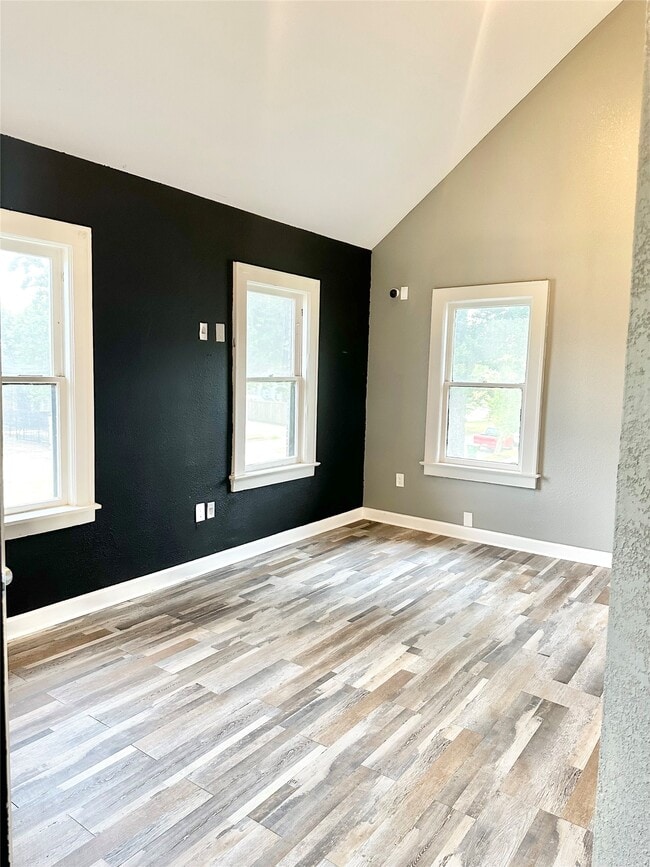 Building Photo - 2424 Southmore Blvd