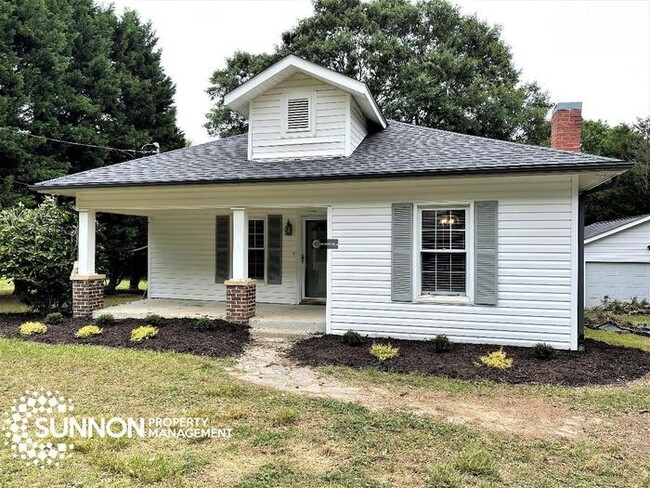 Building Photo - Country Living In Gastonia!