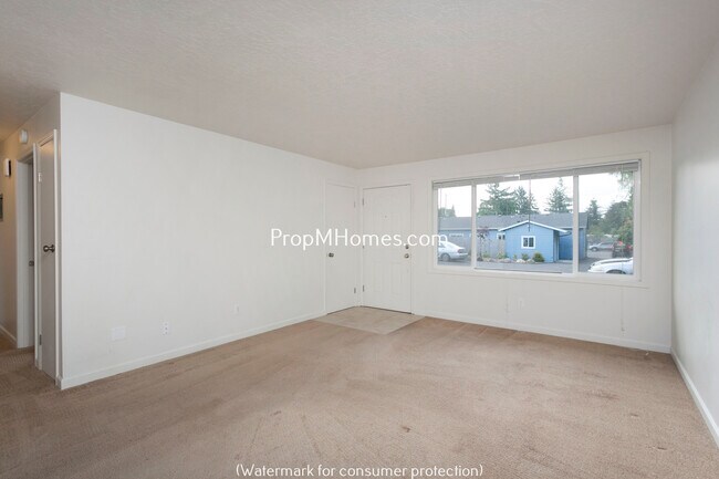 Building Photo - Wonderfully Updated NE Portland Glenfair One Bedroom Apartment w/ Private Patio!