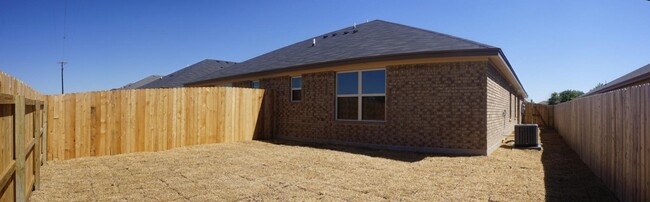 Building Photo - 506 Sladecek Dr