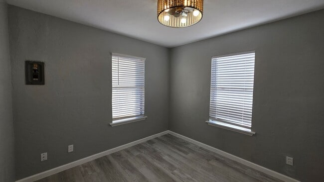 Building Photo - 3900 Rancho Dr