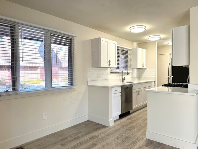 Building Photo - 110 Montoya Dr