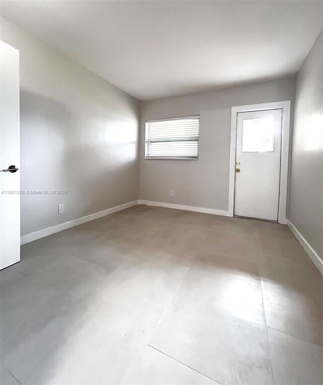 Building Photo - 1301 N 12th Ct
