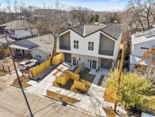 Building Photo - 4801 Sara Dr