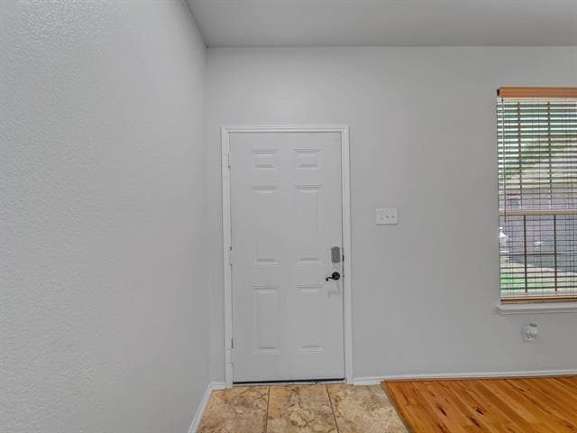 Building Photo - 905 Hems Ln