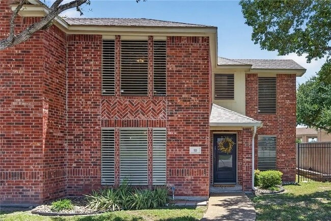 Building Photo - 4022 Wood River Dr