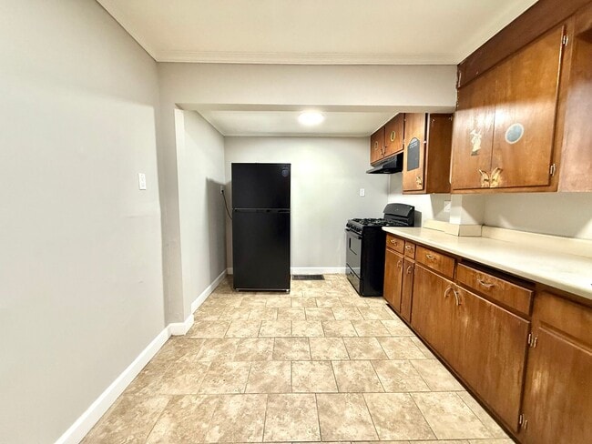 Building Photo - 4 Bedroom House