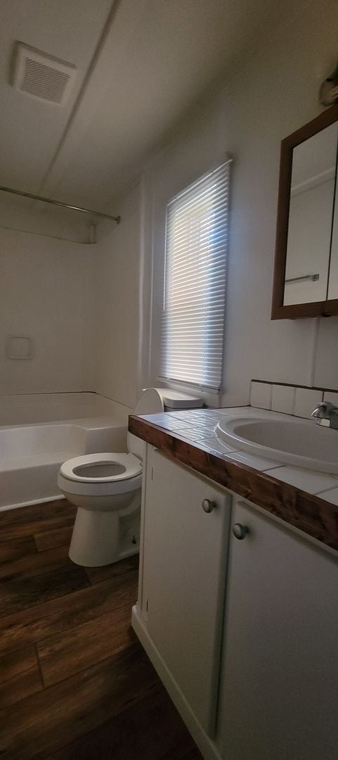 Building Photo - Ready to Move in