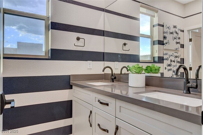 Building Photo - 3209 Vittoria Ave