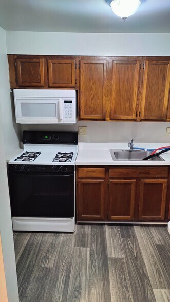 Building Photo - 4118 W Forest Park Ave