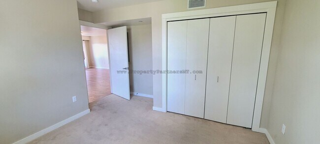 Building Photo - Spacious 3 bed /2 Bath Condo at Ferguson F...