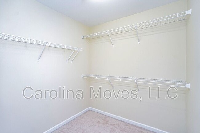 Building Photo - 380 Amberleaf Way