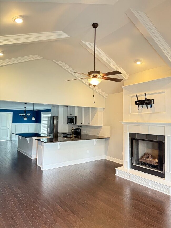 Building Photo - Beautiful Home in The Estates Neighborhood!