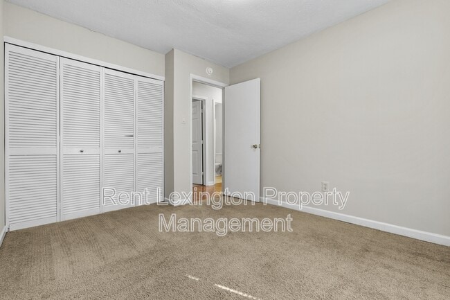 Building Photo - 3352 Hartston Dr