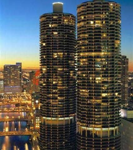 Building Photo - 300 N State St