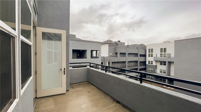 Building Photo - 7100 Playa Vista Dr