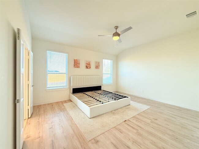 Building Photo - 105 Aurora Spgs Dr