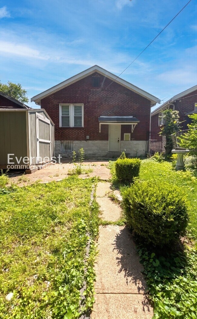 Building Photo - 3 Bed/2 Bath Home with Fenced Yard / Vouchers Accepted / Coming Soon!